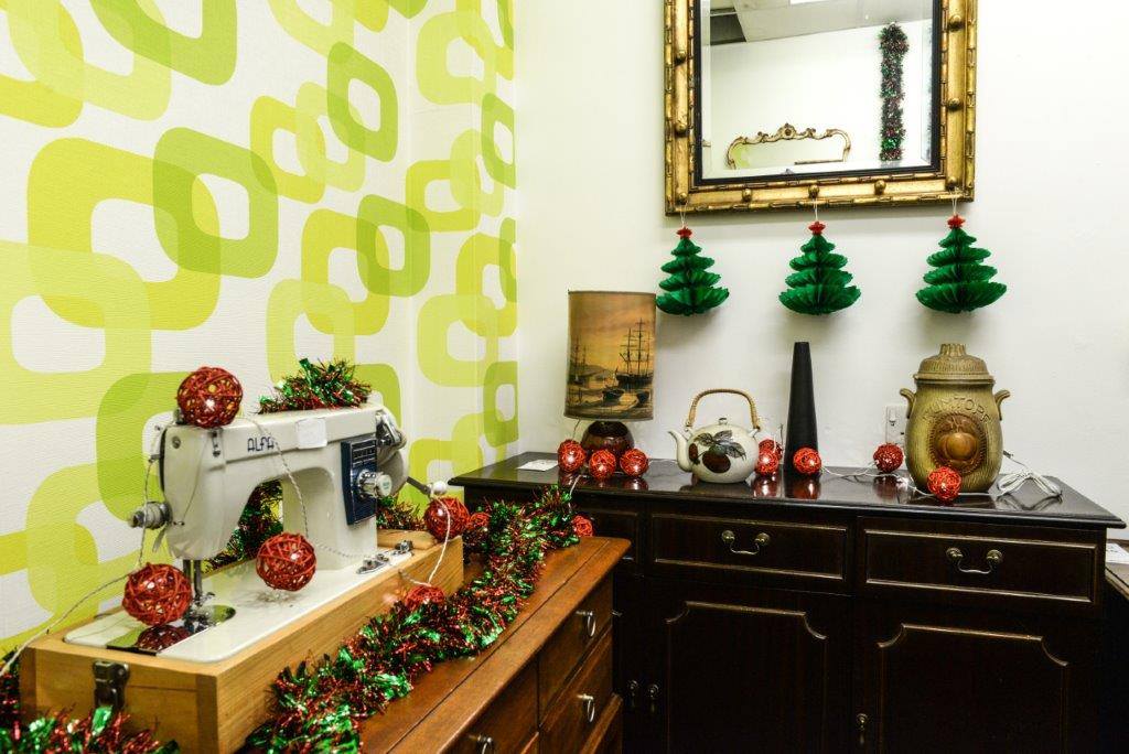 Household items display